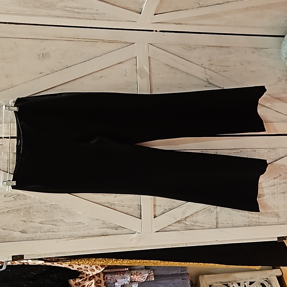 Theory brand women's cocktail pants.  Size 4 Black